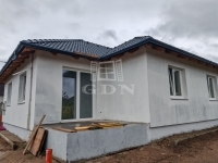 Eladó ikerház Pécel, 95m2