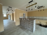Eladó üzlethelyiség Baja, 110m2