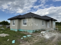 出卖 家庭别墅 Atkár, 93m2